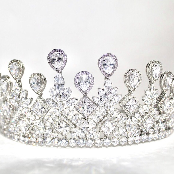 Simulated diamond wedding tiara - Picture 2 of 4